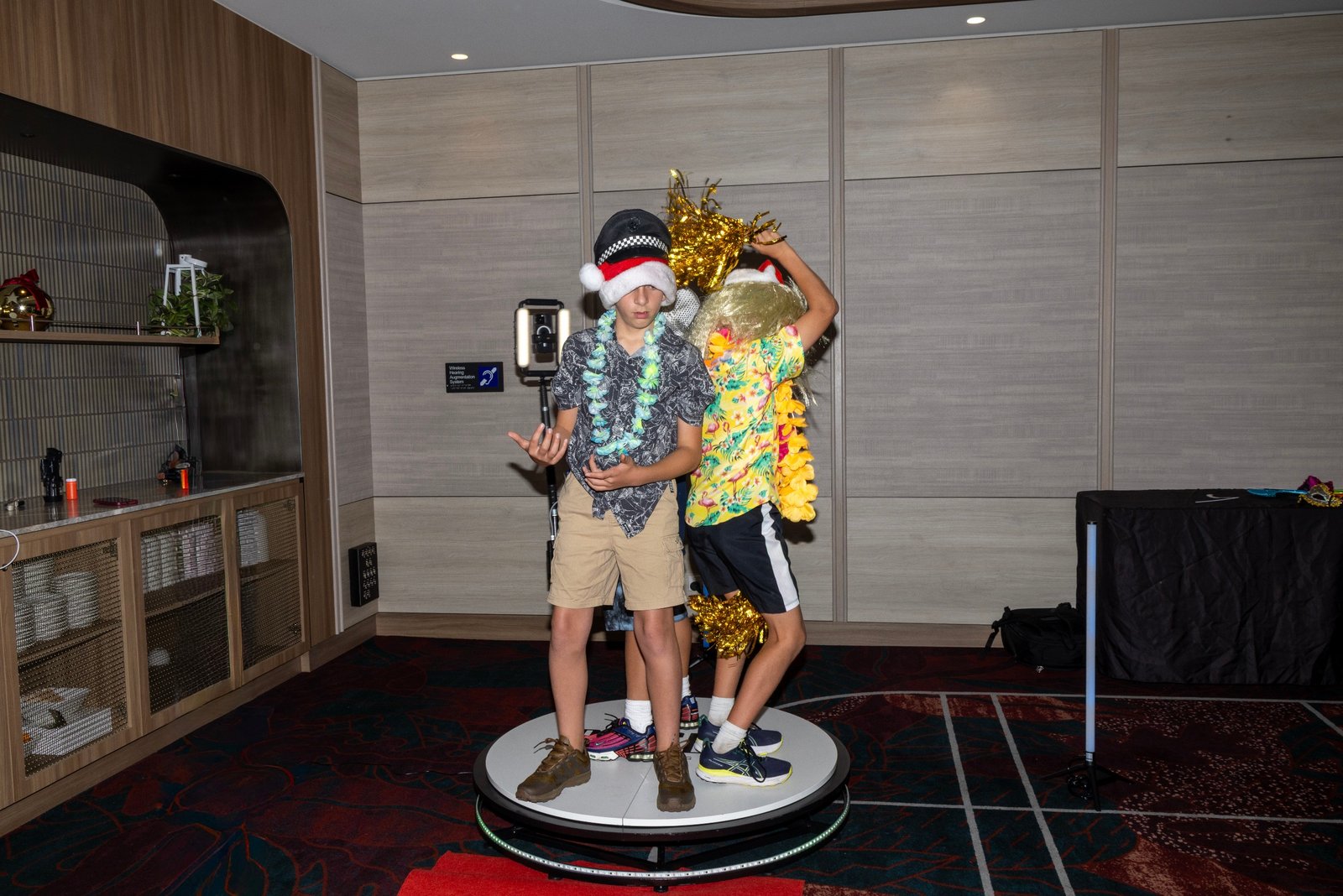 Two guests on the 360 videobooth platform